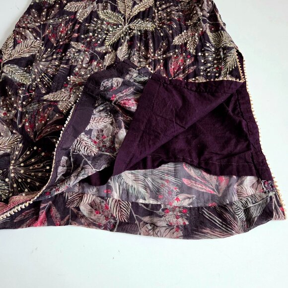 Embroidered silk East Indian kurta with floral design. - Picture 8 of 10